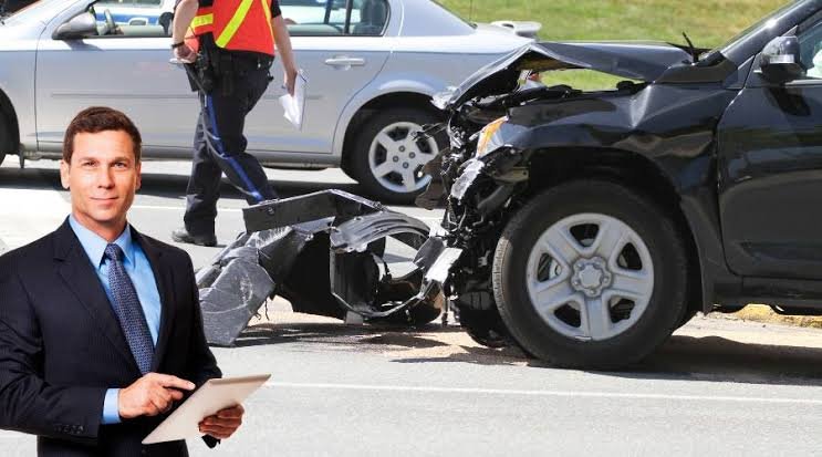 How Hiring a Car Accident Lawyer Early Impacts Your Final Payout